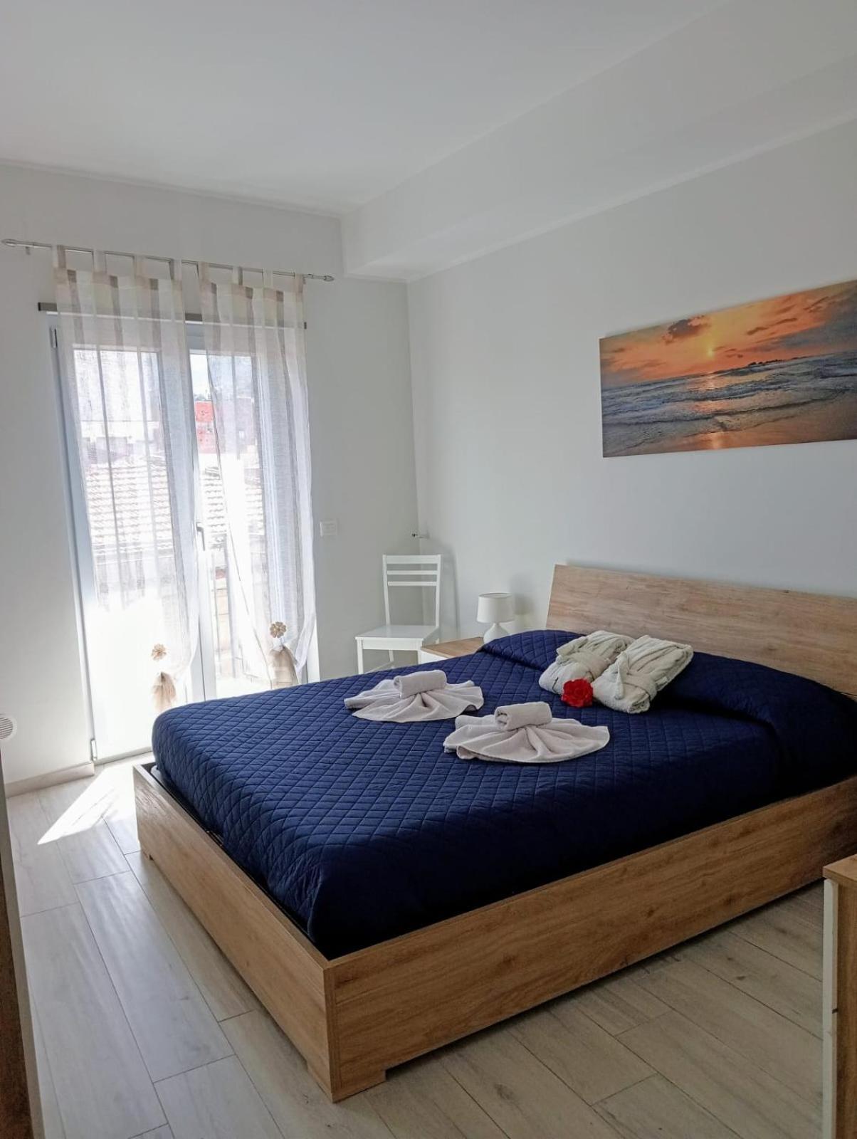 Appartamento Moderno In Centro Citta SantʼAgata di Militello Exteriér fotografie